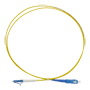 Simplex fiberoptisk forbindelsesledning - Høj-kvalitets enfolds-mode fiber OS2 G657A2 - LC UPC og SC UPC hybridkonnektorer - Præcis længde på 1 meter - Gul LSZH yderskaal - Universal generisk kompatibilitet